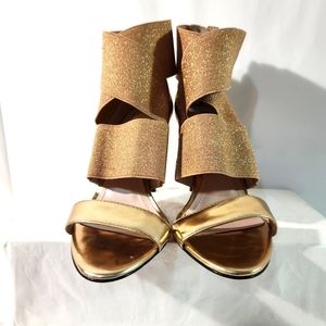 VINCE CAMUTO GOLD HEEL SIZE 7M/37